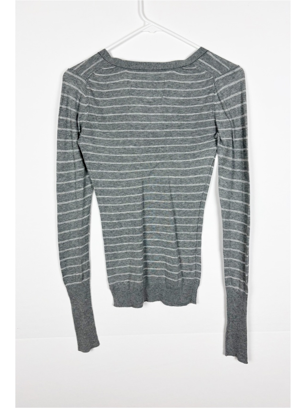 American Eagle Long Sleeve V-Neck
Striped Knit Sweater Gray White Small Y2K - Picture 2 of 6